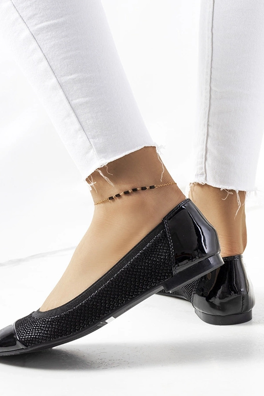 Mustad naiste baleriinid Harila