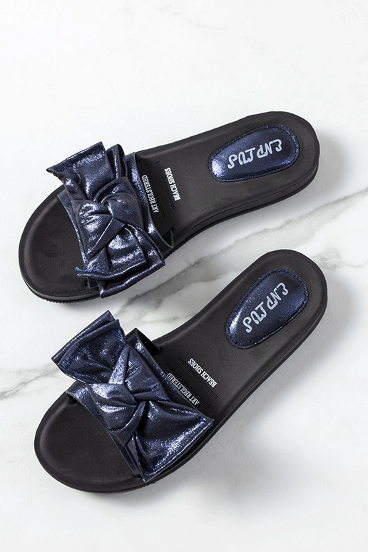 Meresinised plätud, läikiva kaarega Sora