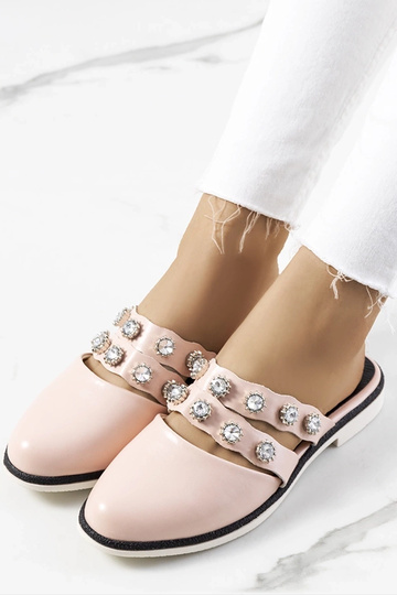 Roosad naastudega plätud...