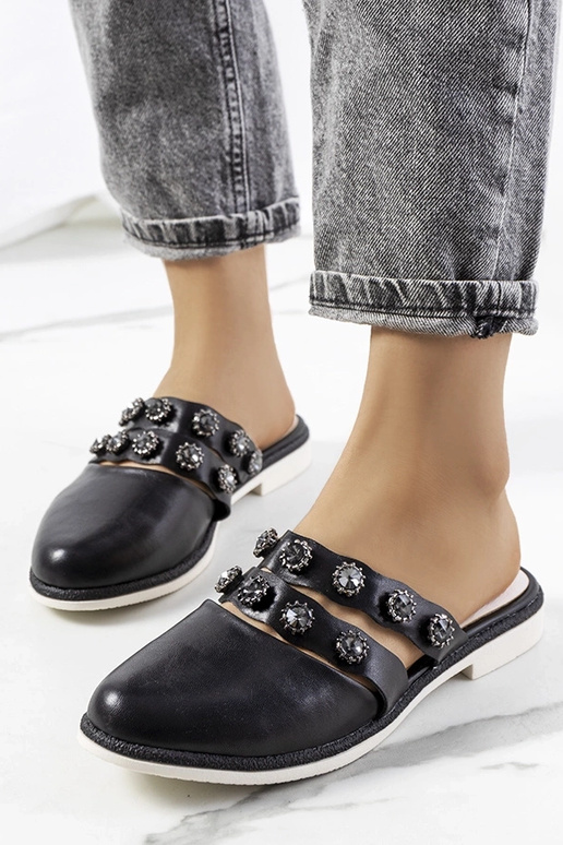 Mustad naastudega plätud Asselt