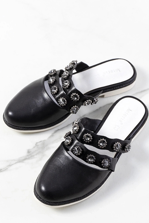 Mustad naastudega plätud Asselt