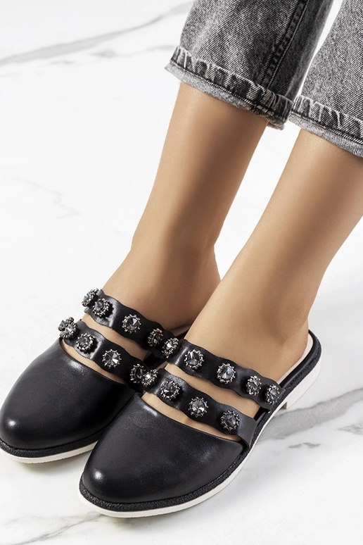 Mustad naastudega plätud Asselt