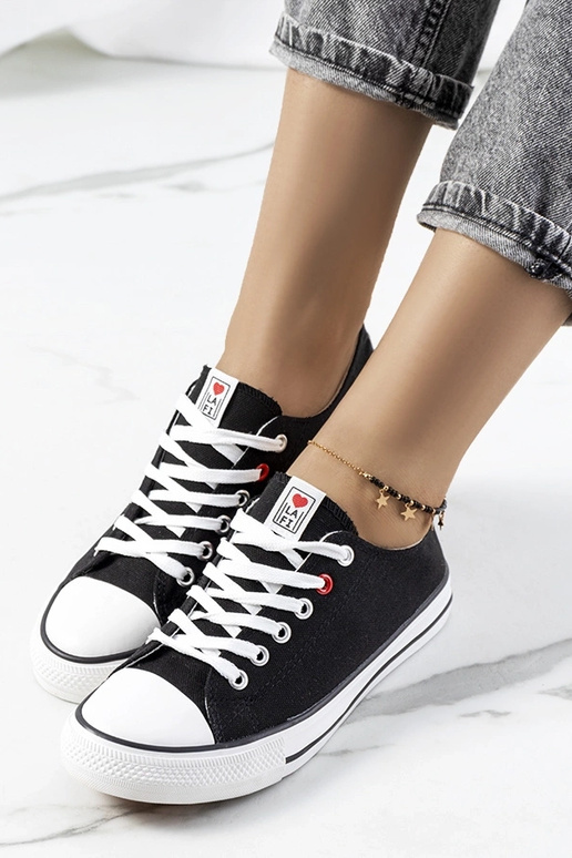 Mustad klassikalised naiste tossud...