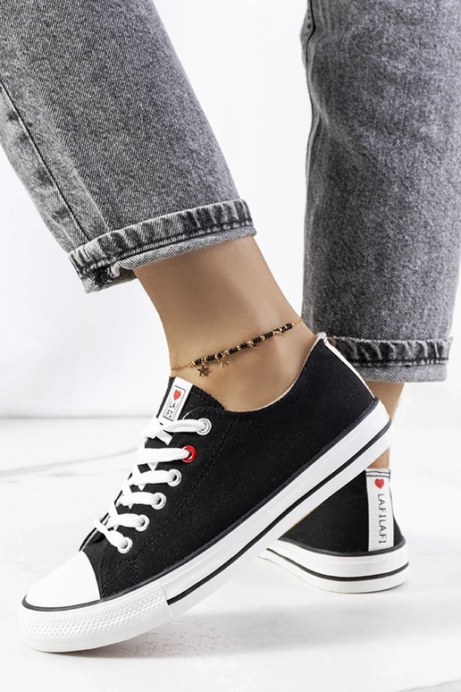 Mustad klassikalised naiste tossud...