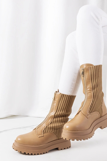 Pruunid poolsaapad...