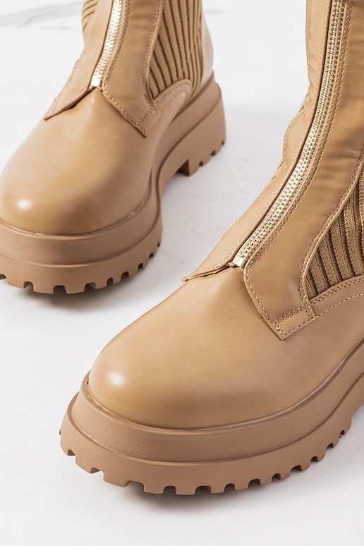 Pruunid poolsaapad sokipealsetega Lewin