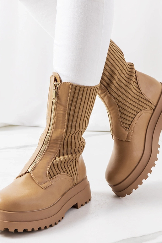 Pruunid poolsaapad sokipealsetega Lewin