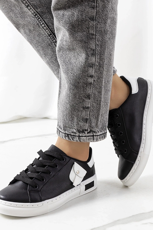 Musta naiste spordijalatsid, „Frame"