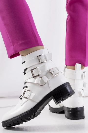 Donsa valged poolsaapad 2