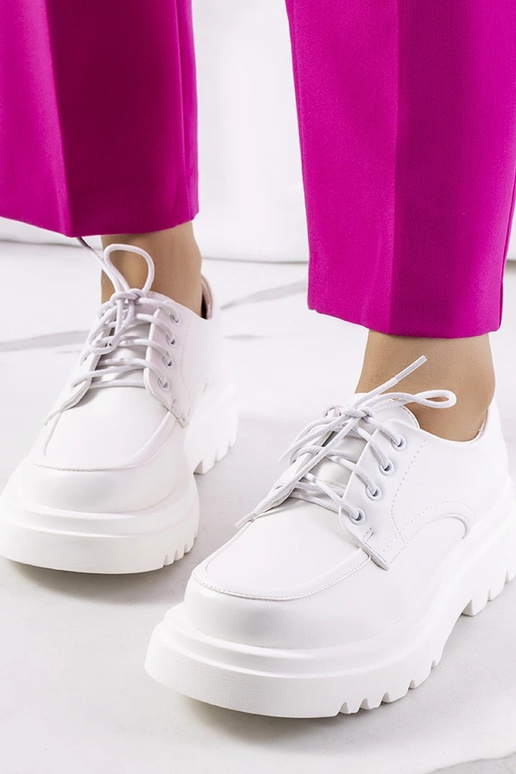 Valged oksfordid, „Nunes"