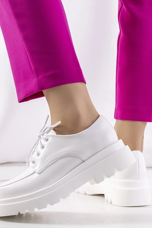 Valged oksfordid, „Nunes"