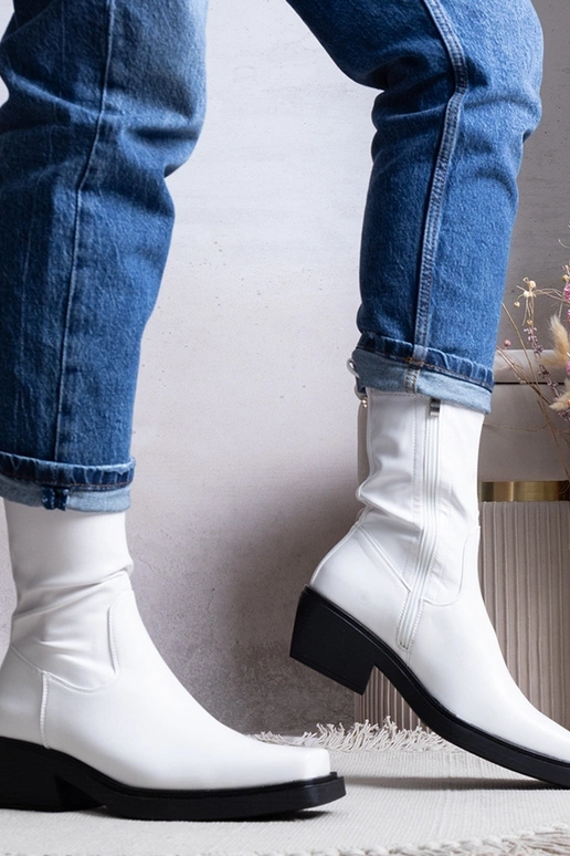 Valged saapad kõrgel kontsal, „Marisa"