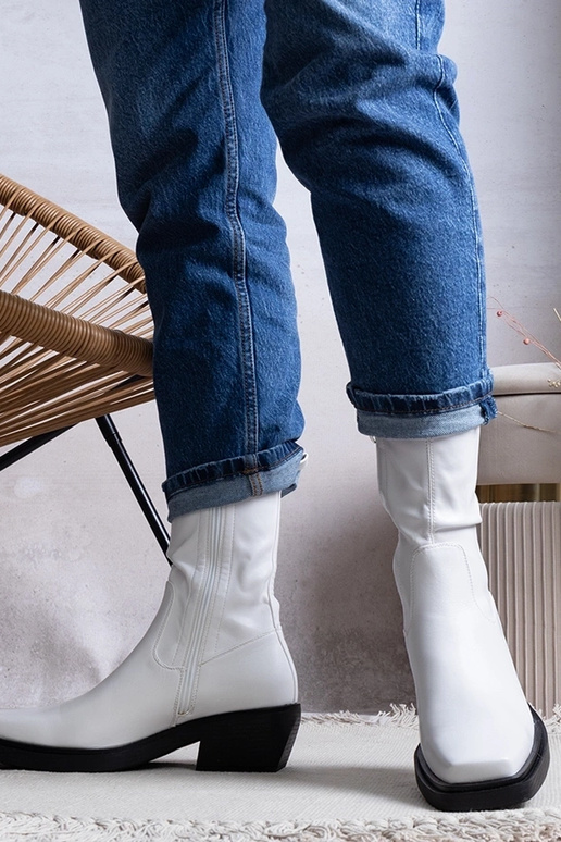 Valged saapad kõrgel kontsal, „Marisa"