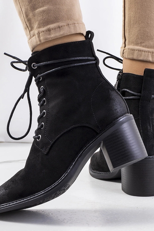 Mustad Sanlow seemisnahast nöörsaapad