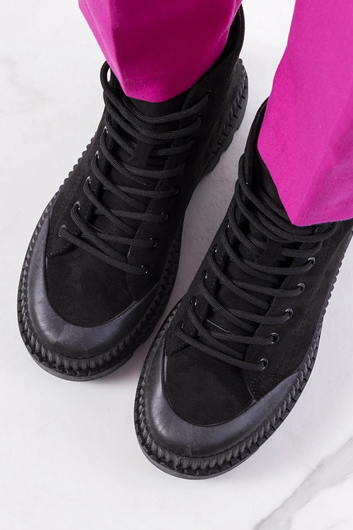 Mustad Avenise tossud