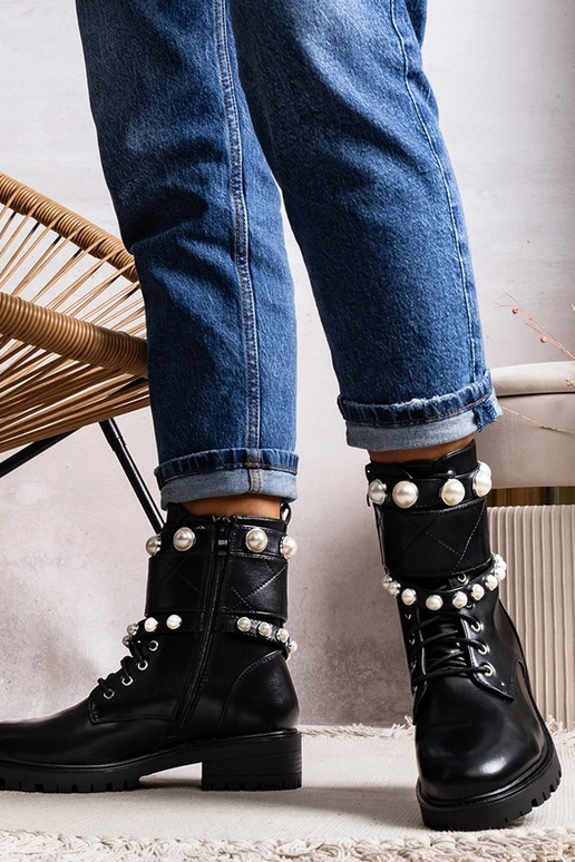 Mustad naiste nöörsaapad pärlitega...