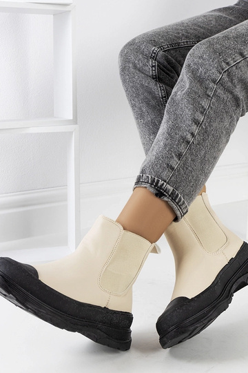 Kreemjad kunstnahast kingad...