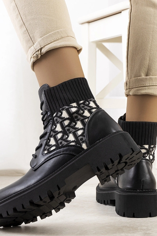 Mustad poolsaapad elastse varrega...