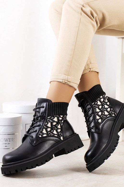 Mustad poolsaapad elastse varrega...