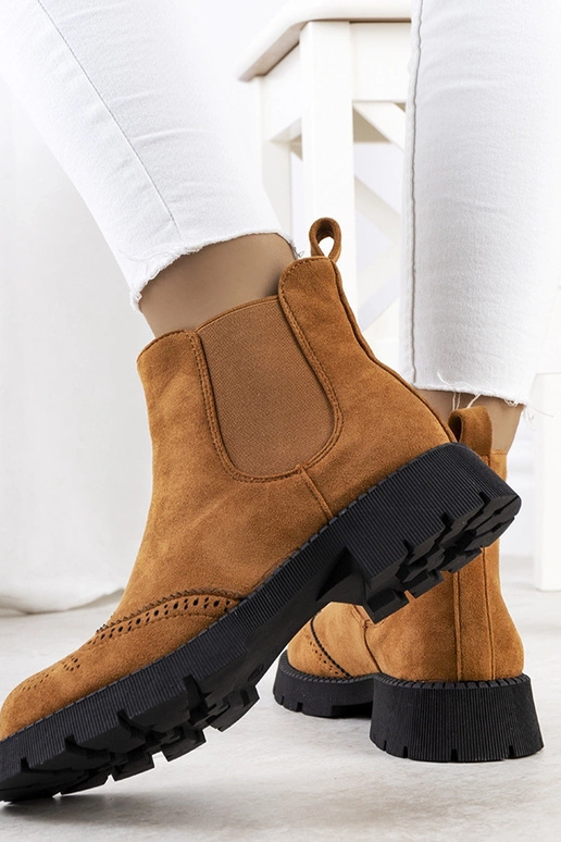 Pruunid saapad massiivse tallaga,...