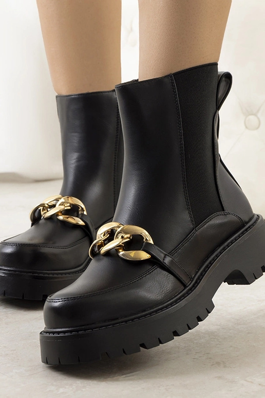 Mustad poolsaapad kõrge tallaga Pesa