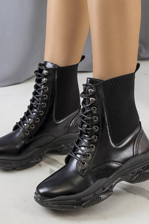 Mustad Sedile poolsaapad