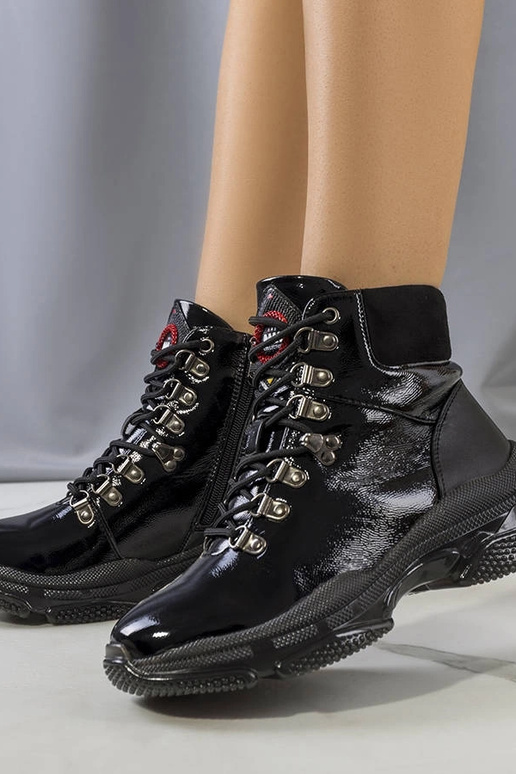 Mustad lakknahast Celmir poolsaapad