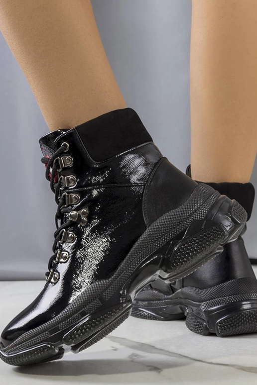 Mustad lakknahast Celmir poolsaapad