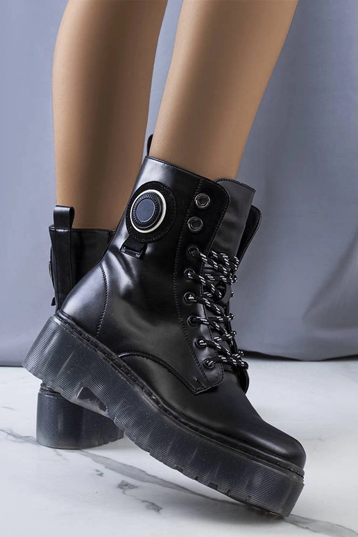 Mustad naiste Laureano poolsaapad