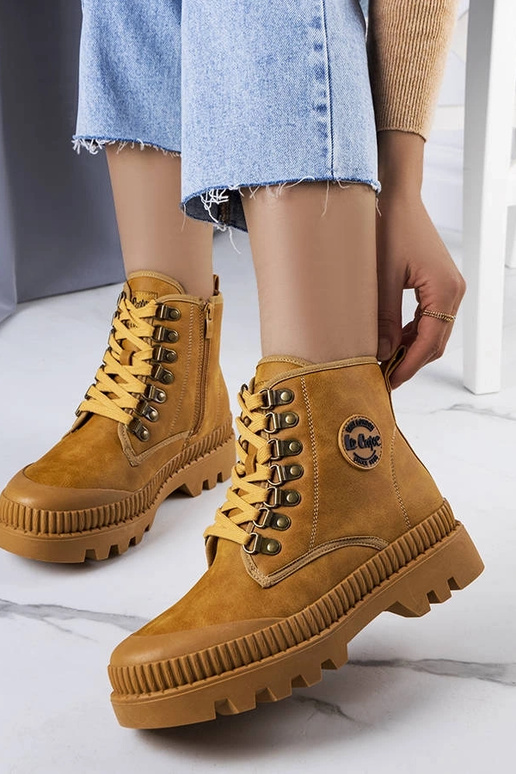 Heledat pruunid talvesaapad,...