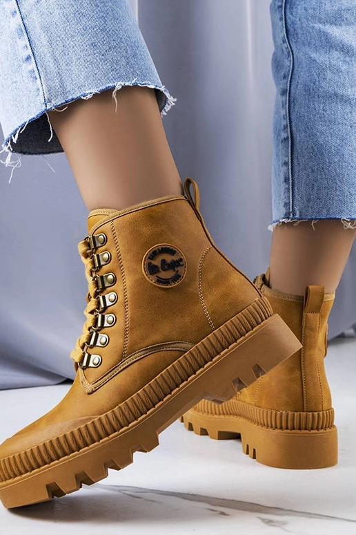 Heledat pruunid talvesaapad,...