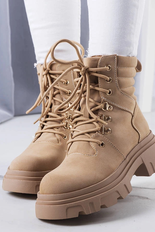 Beežid poolsaapad massiivse Lyric...