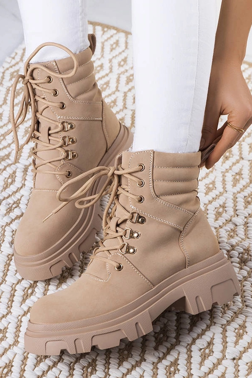 Beežid poolsaapad massiivse Lyric...