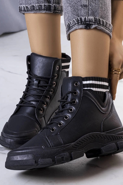 Innesi mustad isoleeritud saapad