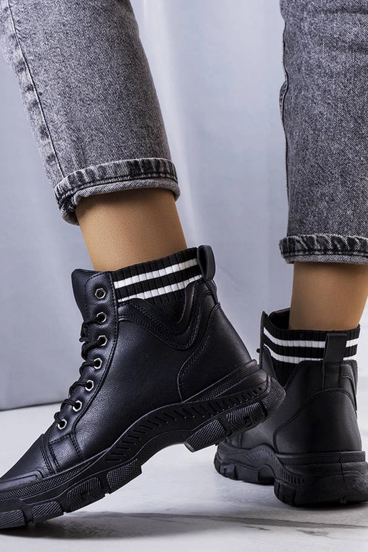 Innesi mustad isoleeritud saapad