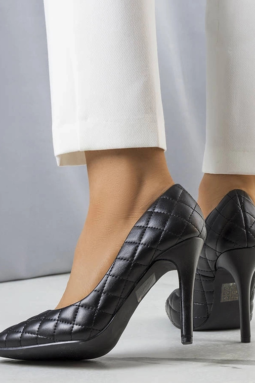 Nadelia mustad tepitud kontsad