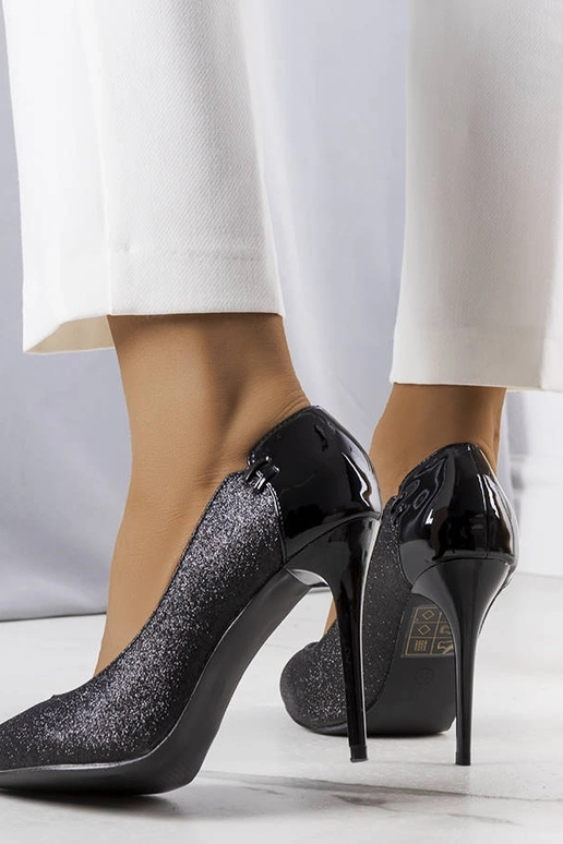 Musta säraga Naina pumbad