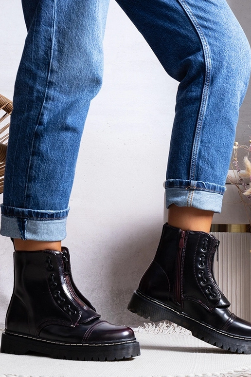 Burgundia isoleeritud trapper saapad...