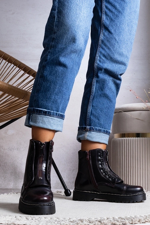 Burgundia isoleeritud trapper saapad...