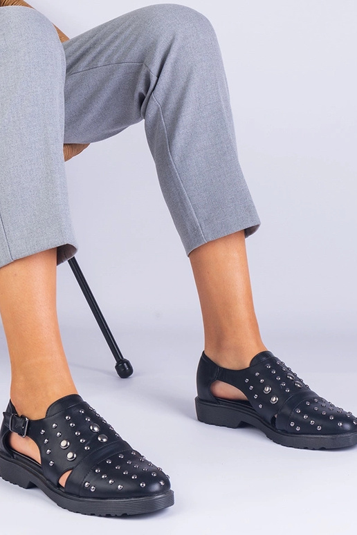 Mustad Eleana lõigatud kingad