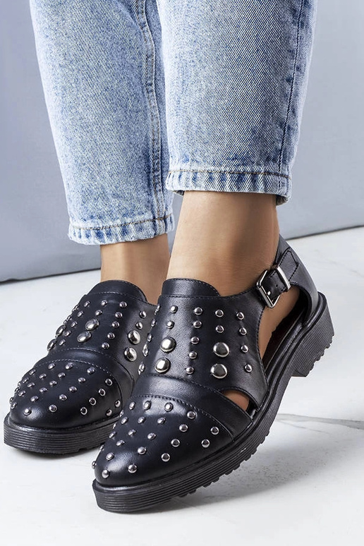 Mustad Eleana lõigatud kingad