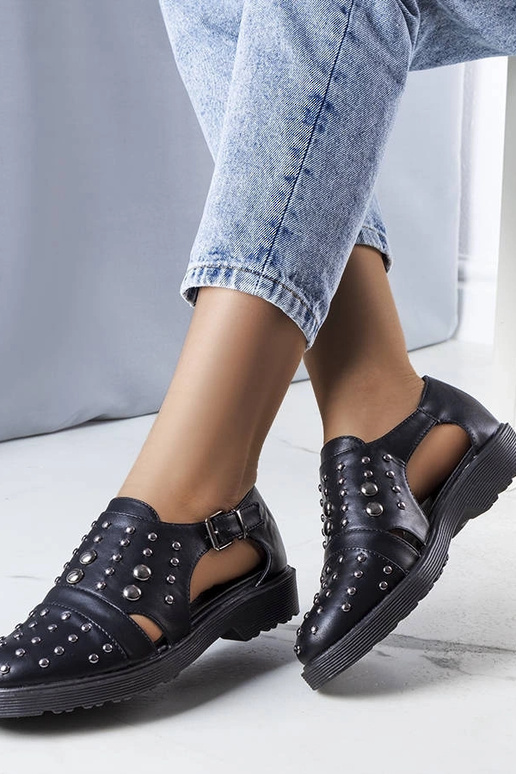 Mustad Eleana lõigatud kingad