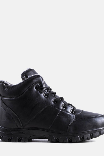 Mustad lakknahast...