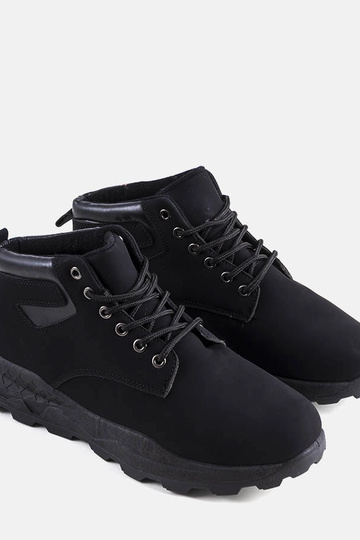 Mustad Tristen isoleeritud... 2