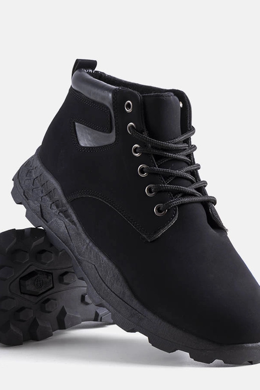 Mustad Tristen isoleeritud saapad