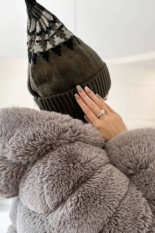 Tumeroheline Abneri müts