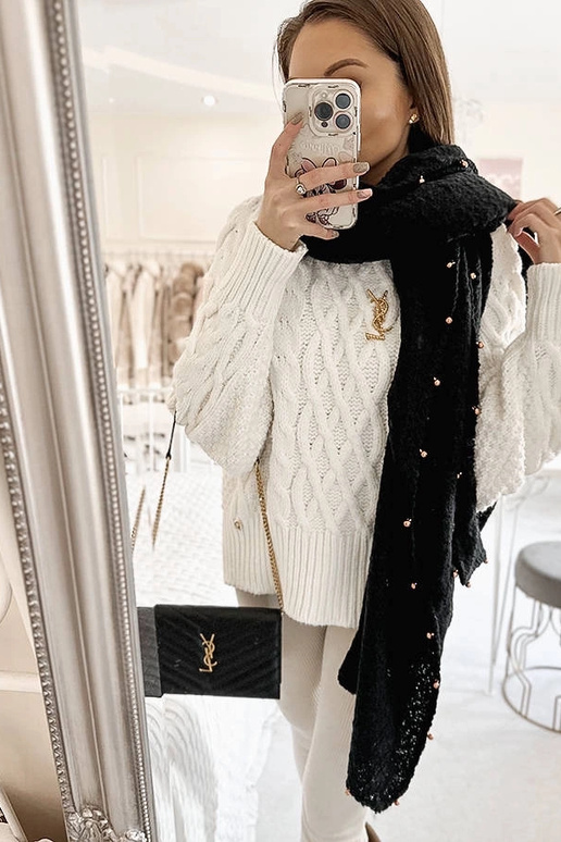 Yvonne musta helmestega sall