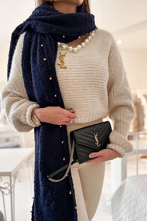 Meresinine rätik kuldsete helmestega...