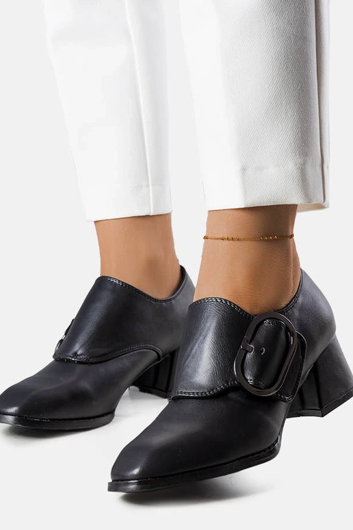 Ailani mustad kontsaga pumbad