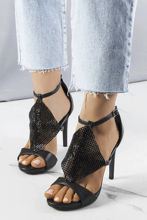 Mustad elegantsed kõrge kontsaga...